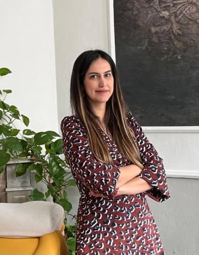 Uzm. Dr. Simay Bayrak Öztürk Profil Fotoğrafı