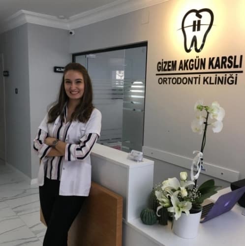 Uzm. Dt. Gizem Akgün Karslı Profil Fotoğrafı