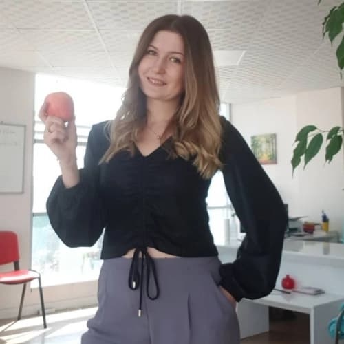 Uzm. Dyt. Özge Karaman Çelik Profil Fotoğrafı