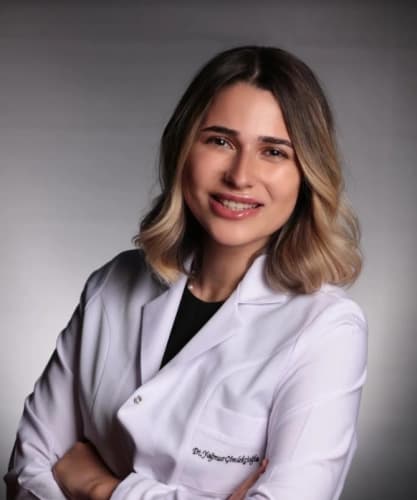 Dt. Yağmur Çömlekçioğlu Profil Fotoğrafı