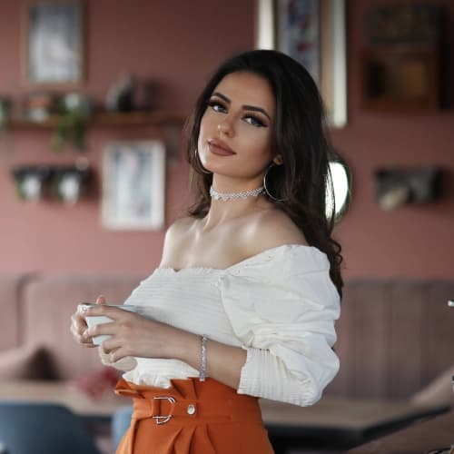 Uzm. Psk. Gülçe Çelebi Kanarya Profil Fotoğrafı