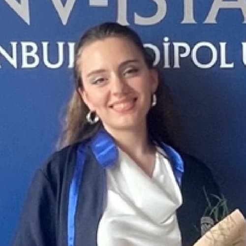 Dt. Zeynep Çiçek