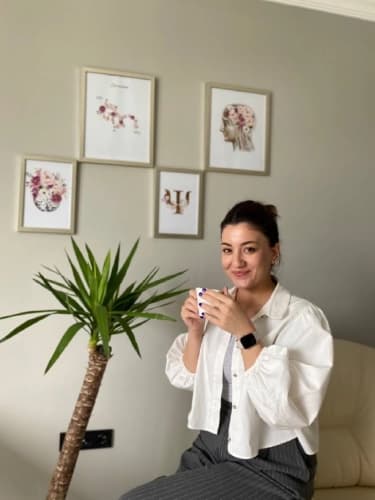 Uzm. Psk. Dan. Özge Çağlar Profil Fotoğrafı
