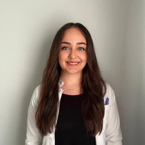 Fzt. Büşra Arısüt