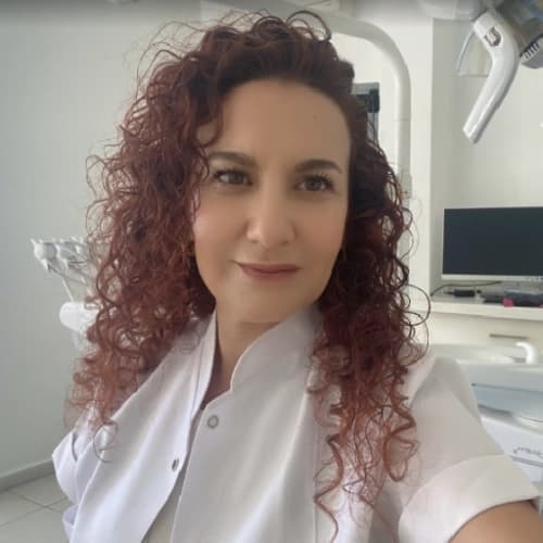 Dt. Başak Bıyık Profil Fotoğrafı