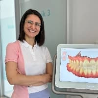 Uzm. Dr. Dt. Emel Yeşil Şahin Profil Fotoğrafı