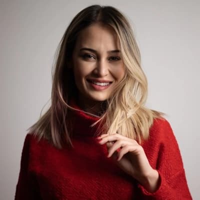 Dt. Ayşe Şahin Profil Fotoğrafı