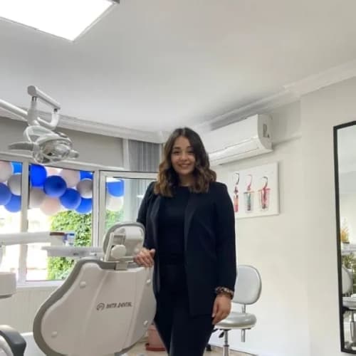 Dt. Almıla Selvet Akat Profil Fotoğrafı