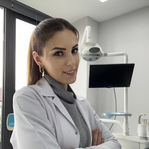 Dt. Zeynep Ece Serol Yıldız Profil Fotoğrafı