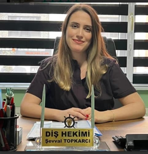 Dt. Şevval Topkarcı