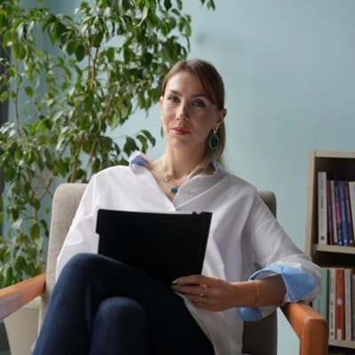Klinik Psikolog Tuğçe Özbaydoğan Demirci Profil Fotoğrafı