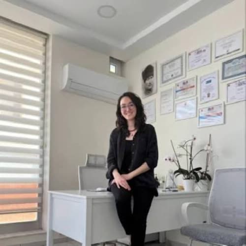 Dt. Gökçe Aksöz