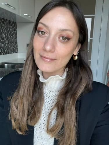 Klinik Psikolog Zeynep Karahalil Profil Fotoğrafı