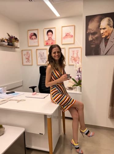 Op. Dr. Menekşe Kastamoni