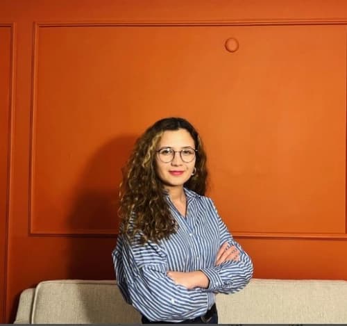 Uzm. Psk. Azize Hanım Baş Profil Fotoğrafı