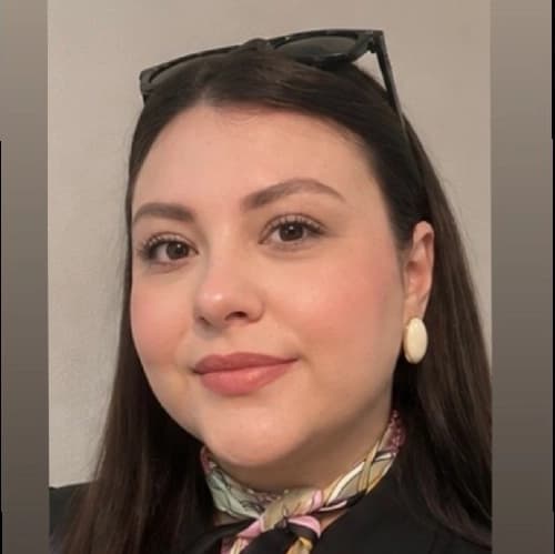Psikoterapist Nazlıcan Kayış Profil Fotoğrafı