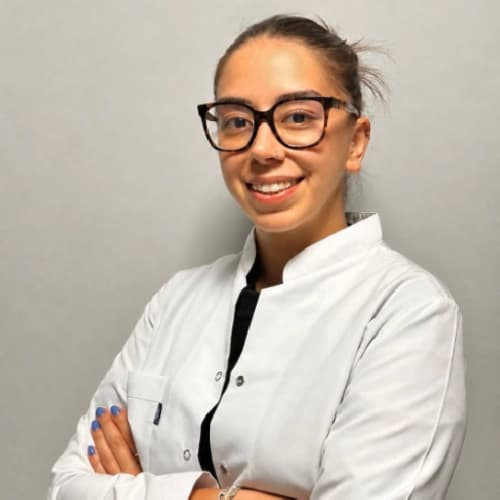 Dt. Elif Akdeniz Profil Fotoğrafı