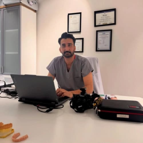 Dr. Dt. Mustafa Solmazgül Profil Fotoğrafı