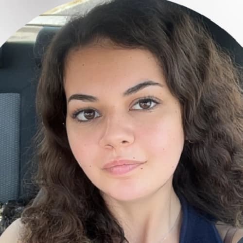 Dt. Buse Çintaş Profil Fotoğrafı