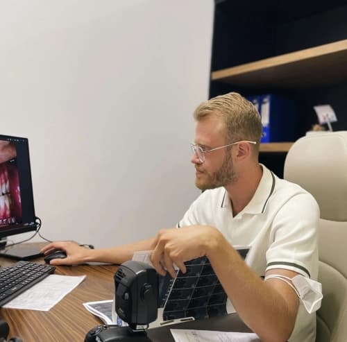 Dt. Furkan Zeki Nazlı Profil Fotoğrafı