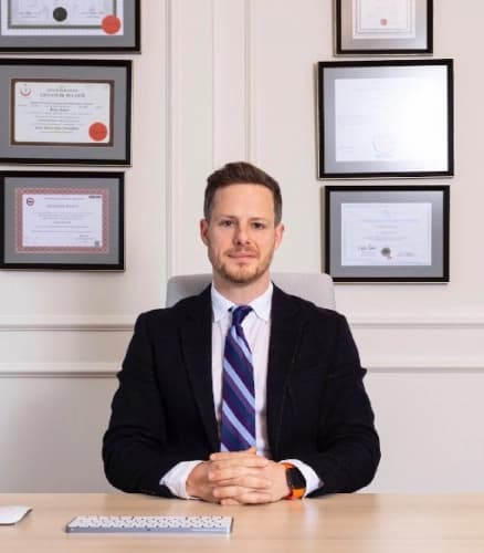 Dr. Berke Özücer