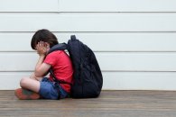 Okul fobisi nedir? okul korkusu yaşayan çocuğa nasıl davranmalıyız?