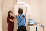 Panoromik röntgen ( çene röntgeni ) çekiminde kurşun önlük giydirilmesinin önemi