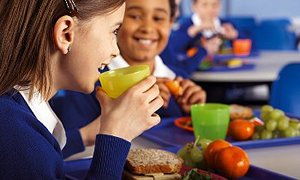 Okul döneminde nasıl beslenmeli ?
