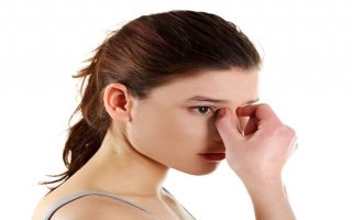 Burnumda et ve kemik eğriliği var. ameliyat olmalı mıyım?