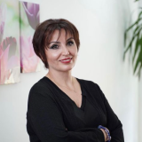 Uzm. Dr. Nur Topcu